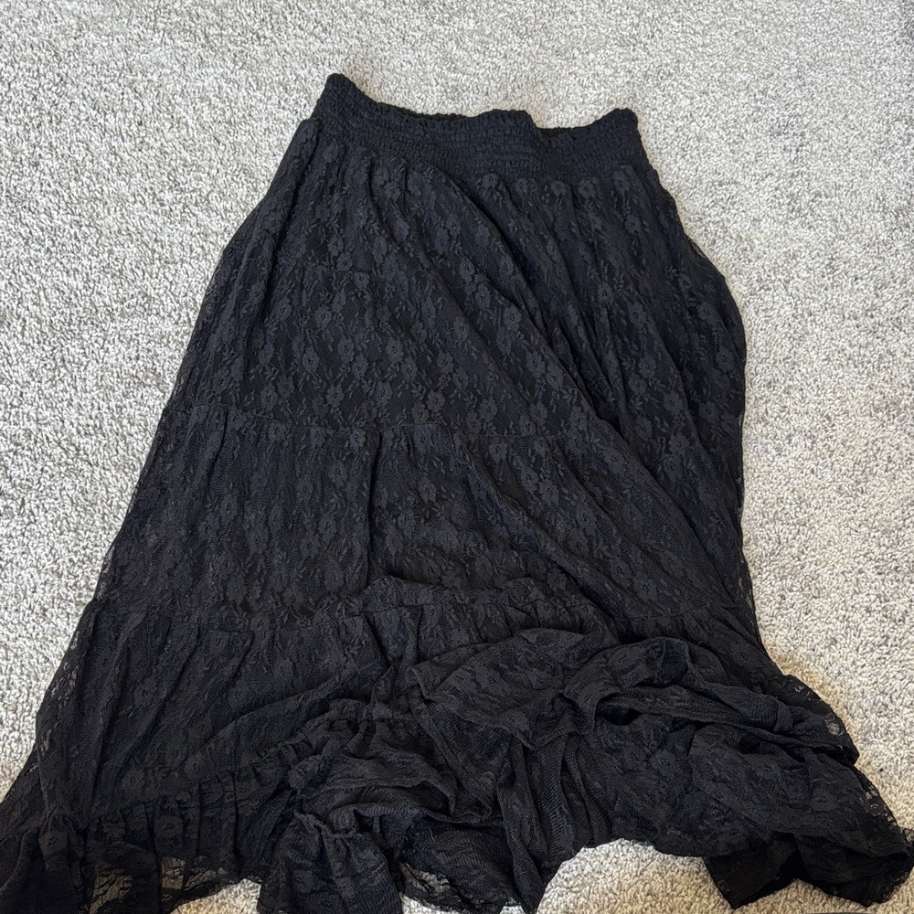 Chic Black Lace Maxi Skirt